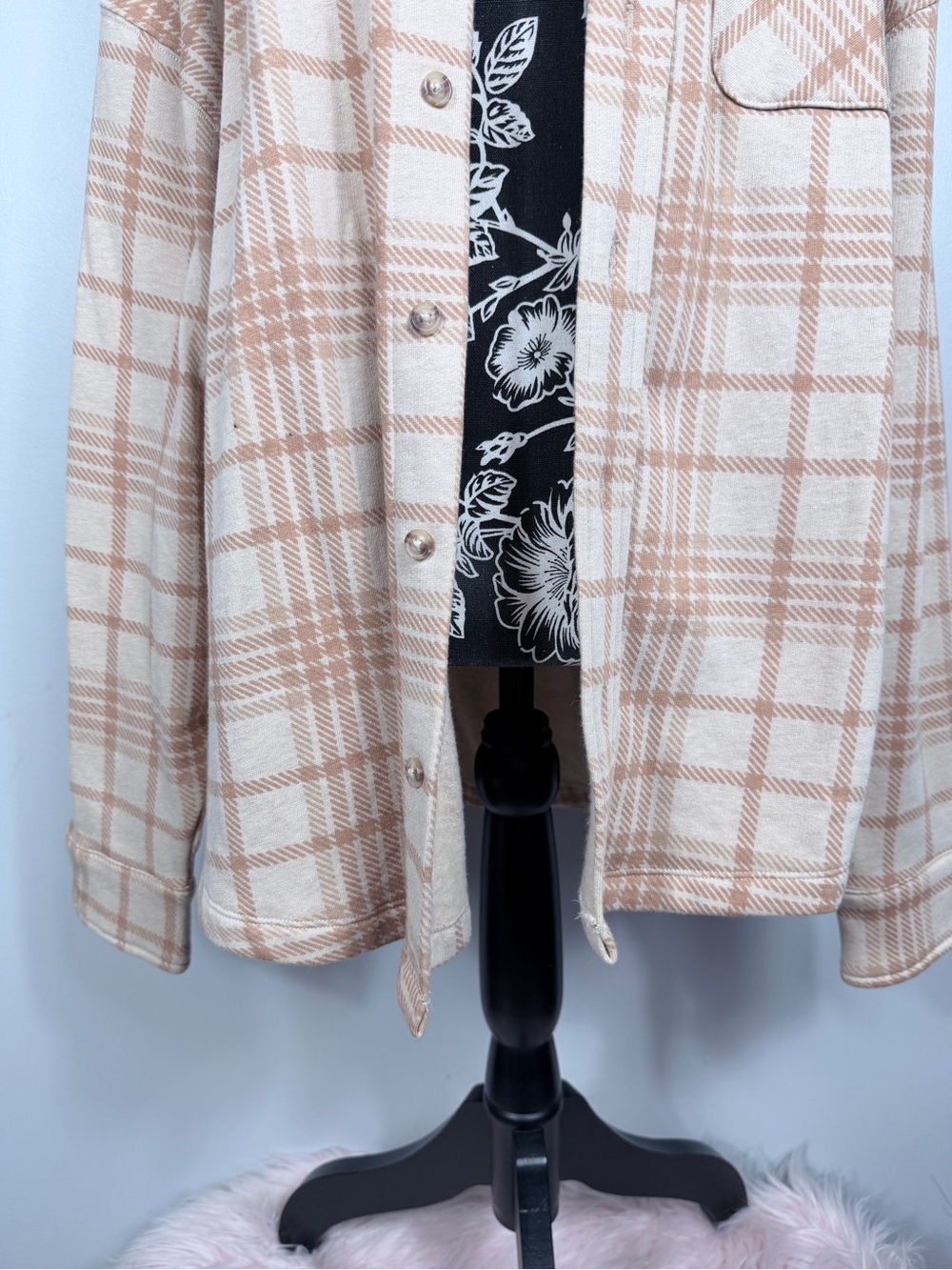 VS Pink beige plaid oversize soft button down shacket size large - Picture 4 of 12